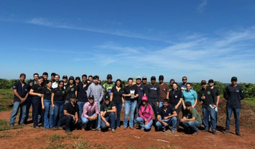 Ensino Dual: alunos de Agronomia participam de aula prática de compostagem com a Solovita